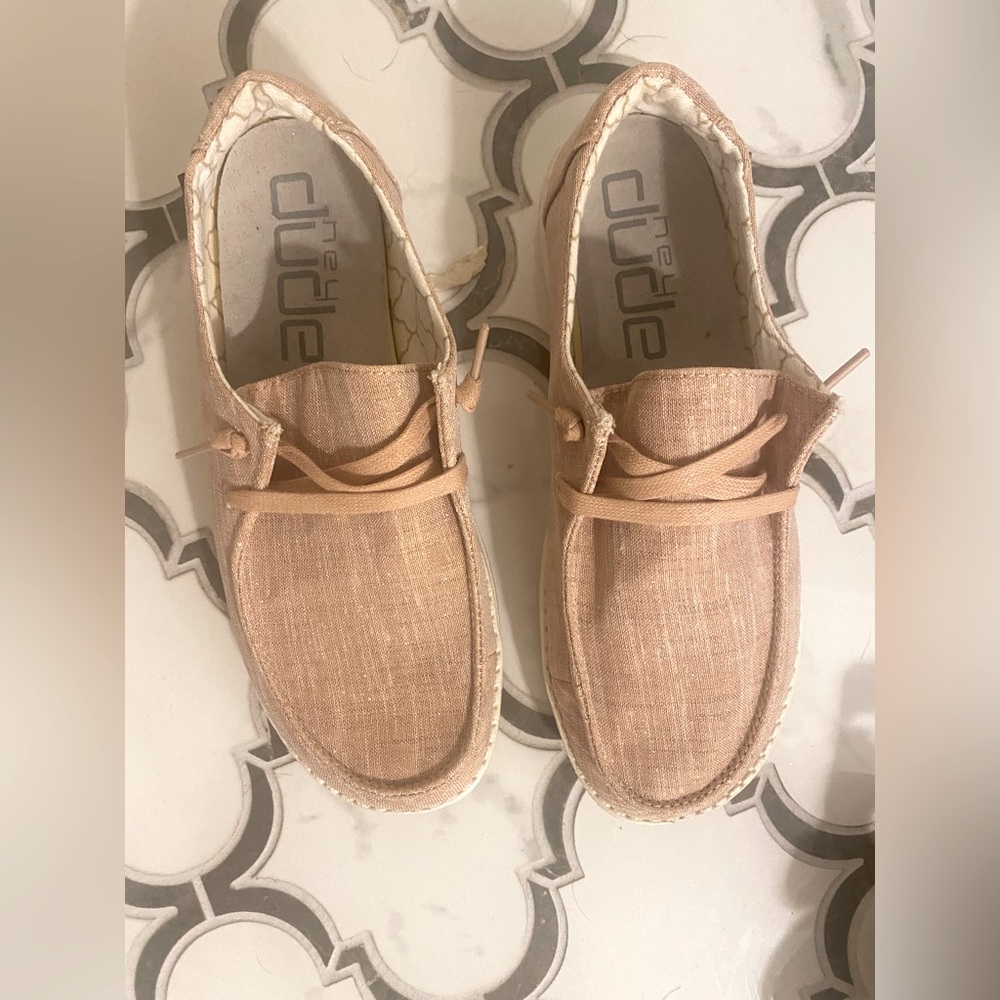 Hey dudes size 6 only worn 2xs